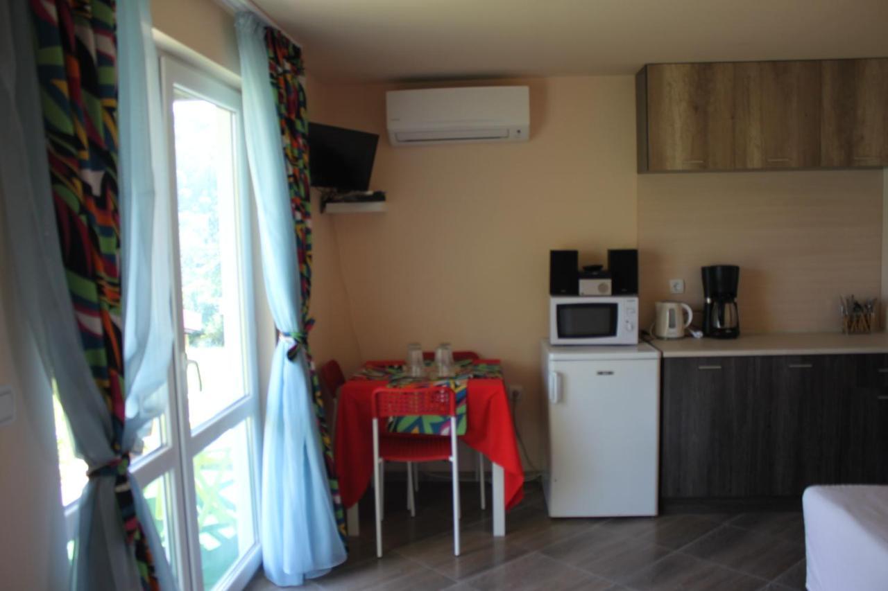 Daskalov Bungalows Chervena Lokva Exterior photo